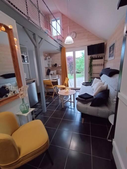 Joli Studio Mezzanine Proche Pole Europeen Yvré-lʼÉvêque Exterior foto